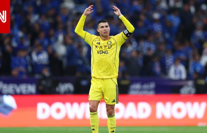 متابعة: ضربه ثم وجه إشارة له.. تصرف "صادم" من رونالدو مع حارس "الشباب"