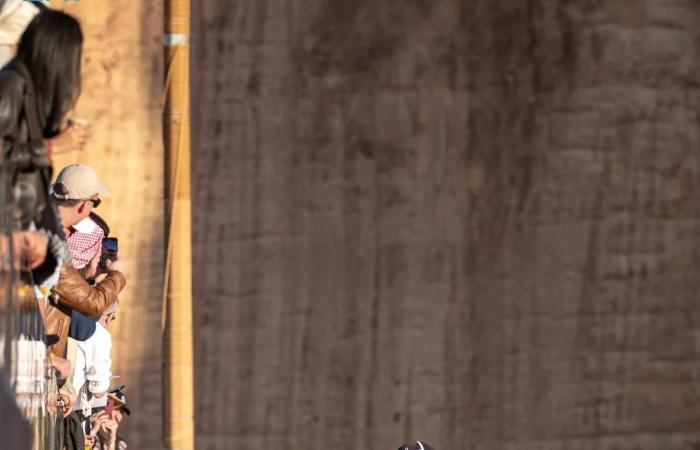 العلا:
      ديفندر
      بطلاً
      لـ«بولو
      الصحراء»