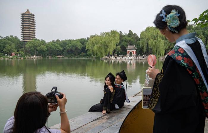 الجيش
      الصيني
      «يراقب»
      سفينتين
      أميركيتين
      تعبران
      مضيق
      تايوان