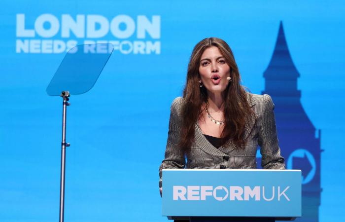 بعد
      تعيينه
      في
      «مجلس
      السلام»
      لغزة...
      بلير:
      إنجاز
      استثنائي
      والتنفيذ
      يحتاج
      التزاماً
      كبيراً