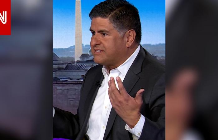 متابعة: رحّلوا شخصًا يشبهني.. مستشار حملة ترامب السابق يبين لـCNN لما يحمل جواز سفره معه