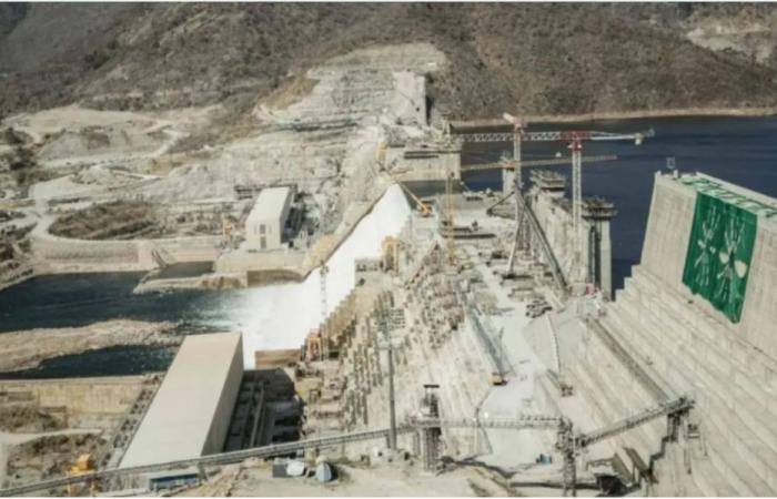 ترمب
      يعرض
      على
      السيسي
      وساطة
      بشأن
      «سد
      النهضة»