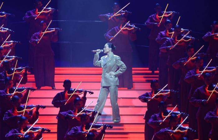 الرياض
      تُتوِّج
      نجوم
      العالم
      في
      «Joy
      Awards
      2026»