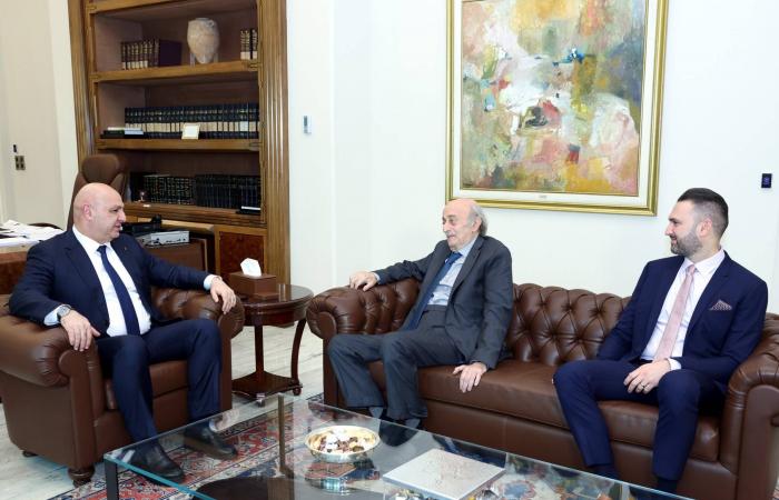 ممثل
      «الإدارة
      الذاتية»
      بدمشق:
      الاتصالات
      قد
      تفضي
      إلى
      نتائج
      تستدعي
      زيارة
      عبدي