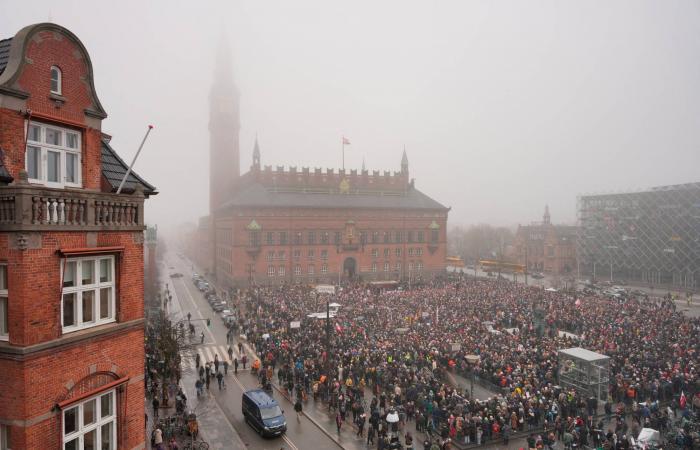 البرتغاليون
      ينتخبون
      رئيسهم
      من
      بين
      11
      متنافساً