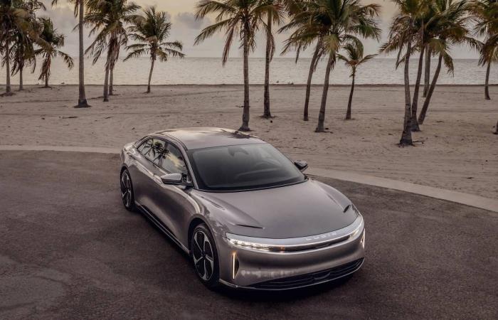 «المراعي»
      ترفع
      أرباحها
      الفصلية
      8
      %
      إلى
      124
      مليون
      دولار
      بدعم
      نمو
      الإيرادات