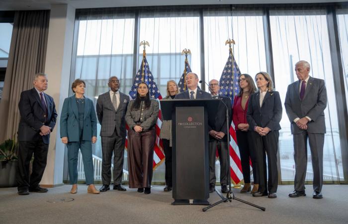 بريطانيا
      أمام
      تحدّي
      تعزيز
      التقارب
      مع
      الاتحاد
      الأوروبي