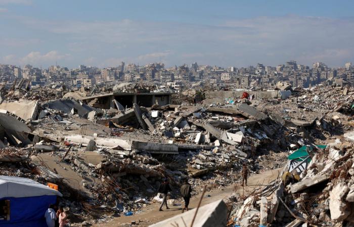 رئيس لجنة التكنوقراط لإدارة غزة يوقع بيان مهمتها في أول إجراء رسمي له