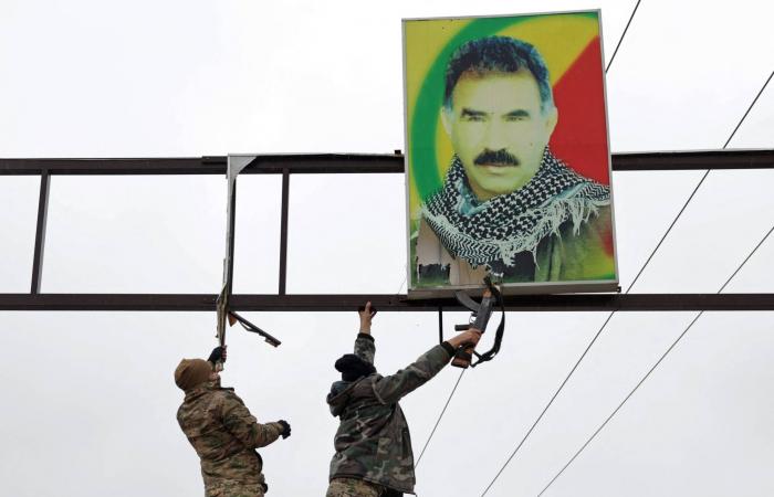 أنقرة
      تتابع
      العمليات
      في
      شمال
      شرقي
      سوريا
      وتدعو
      «قسد»
      إلى
      حل
      نفسها
      سريعاً