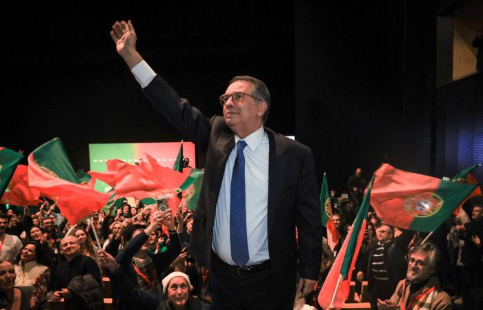 جولة
      ثانية
      لانتخابات
      الرئاسة
      في
      البرتغال...
      بين
      اليمين
      المتطرف
      ويسار
      الوسط