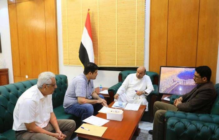 حضرموت
      تؤكد
      أولوية
      الأمن
      والخدمات
      والشراكة
      مع
      القبائل