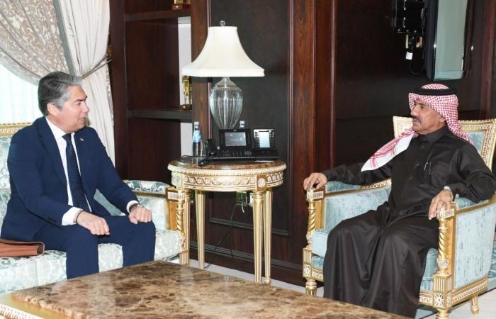 الأمين العام لوزارة الخارجية يجتمع مع السفير اليوناني