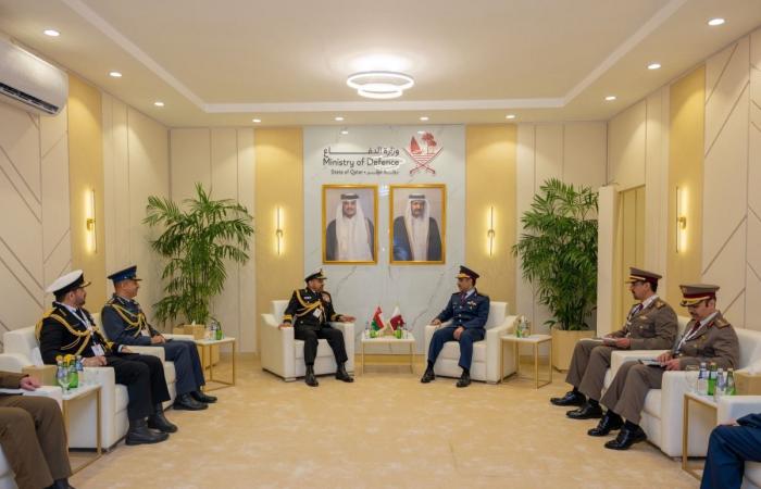 رئيس أركان القوات المسلحة القطرية يعقد عددا من اللقاءات الثنائية على هامش أعمال ديمدكس 2026