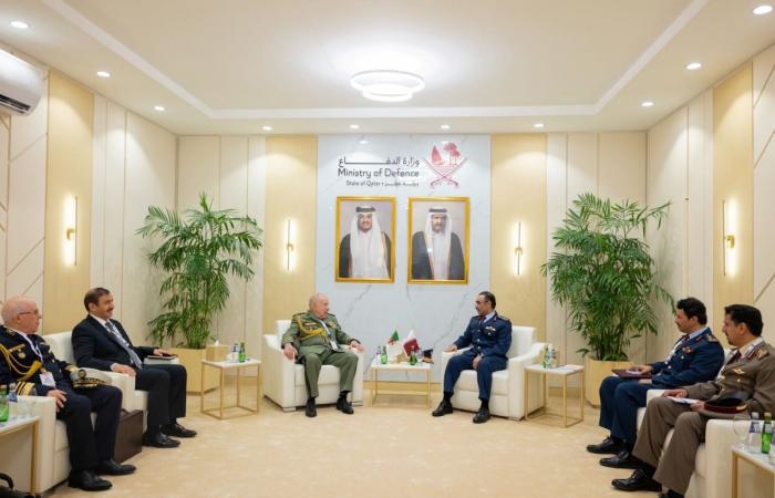 رئيس أركان القوات المسلحة القطرية يعقد عددا من اللقاءات الثنائية على هامش أعمال ديمدكس 2026