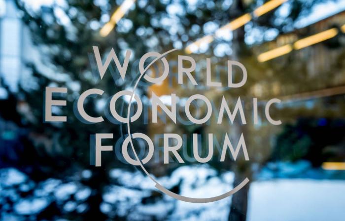 من
      «دافوس»...
      العالم
      ينظر
      إلى
      تجربة
      الرؤية
      السعودية
      من
      الإصلاح
      إلى
      التنفيذ