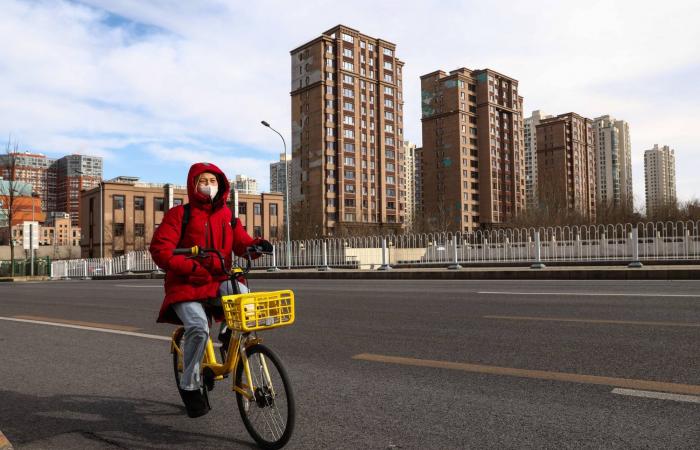 الاقتصاد
      الصيني
      يحقق
      هدف
      الـ«5
      %»
      في
      2025
      رغم
      ضغوط
      الرسوم