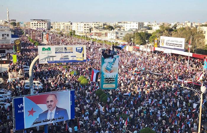 الخنبشي:
      حضرموت
      تحرَّرت
      من
      تسلط
      الزُّبيدي
      وهيمنة
      الإمارات