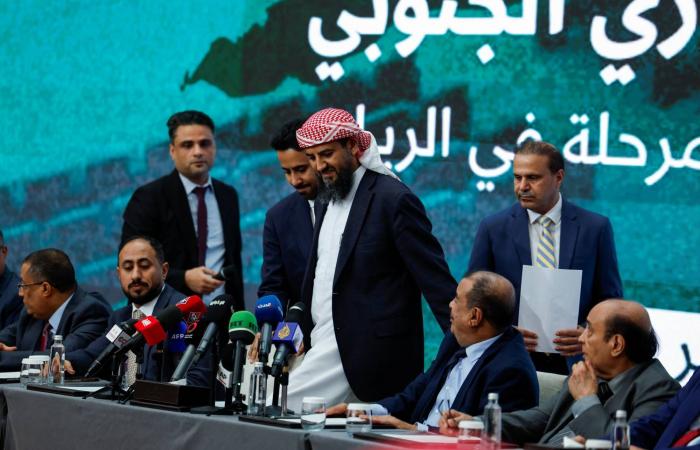 الإرياني
      لـ«الشرق
      الأوسط»:
      مَن
      يروّج
      لعودة
      الإرهاب
      هم
      داعموه