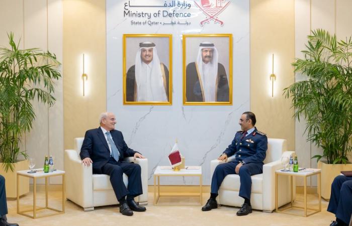 رئيس أركان القوات المسلحة القطرية يلتقي عددا من كبار المسؤولين على هامش "ديمدكس 2026"