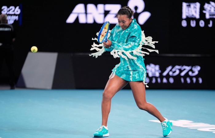 ناومي
      أوساكا...
      إطلالة
      استثنائية
      تلفت
      الأنظار
      في
      «أستراليا
      المفتوحة»