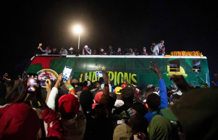 أمم
      أفريقيا:
      عودة
      «أسود
      التيرانغا»
      الأبطال
      إلى
      داكار
      (صور)