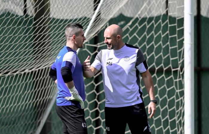 كانتي
      يضغط
      بقوة
      للانتقال
      إلى
      فنربخشة…
      والاتحاد
      يتمسّك
      بمطالبه