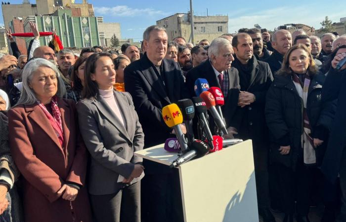 التباعد
      بين
      «حزب
      الله»
      و«التيار»
      في
      الانتخابات
      النيابية:
      خسائر
      سياسية
      للأول
      وعددية
      للثاني