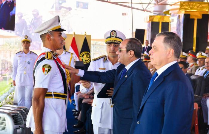 «ثورة
      أم
      عيد
      للشرطة»...
      جدل
      سنوي
      في
      مصر
      حول
      توصيف
      «25
      يناير»