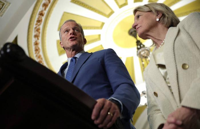 تقرير:
      ترمب
      يعيد
      تشكيل
      النظام
      السياسي
      الأميركي
      ويُضعف
      مبدأ
      التوازن
      بين
      السلطات