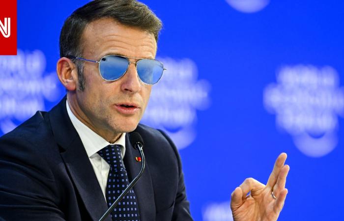 متابعة: نظارات ماكرون الشمسية وسبب عدم خلعها بخطاب دافوس تلفت الأنظار