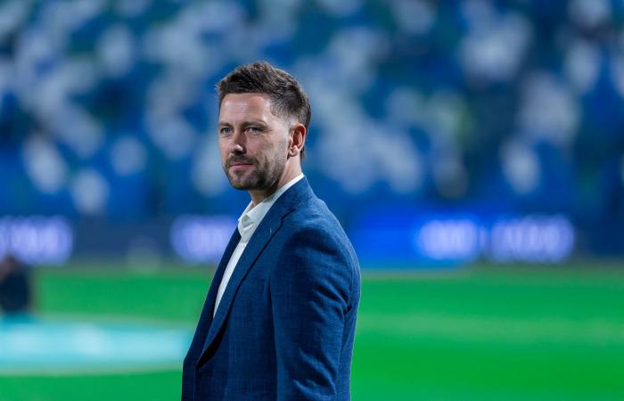 غوميز:
      كان
      يجب
      أن
      نقاتل...
      أعتذر
      لجماهير
      الفتح