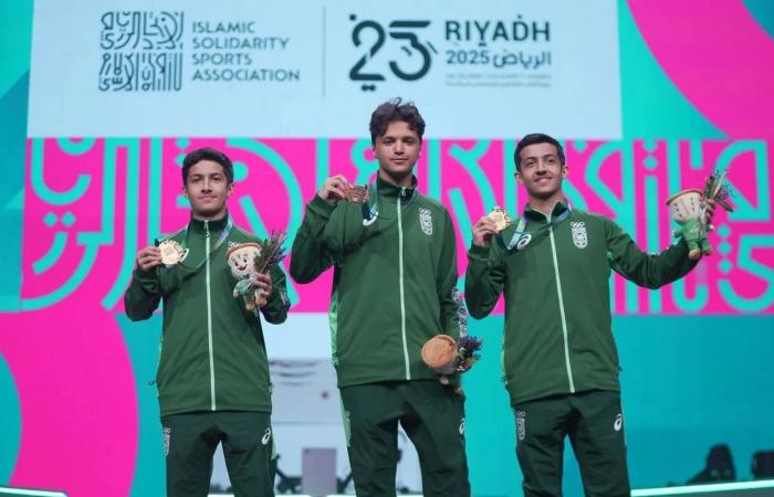 الدوري
      السعودي:
      الشباب
      يفشل
      في
      هز
      شباك
      النجمة
      ويكتفي
      بنقطة