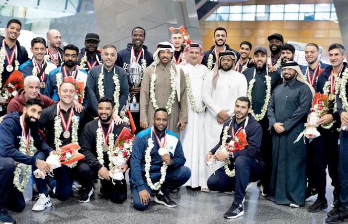 استقبال حافل للشرطة بطل الطائرة العربية