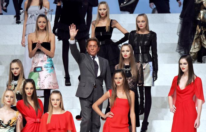 فالنتينو
      غارافاني
      يرحل...
      عالم
      الموضة
      يُودّع
      الإمبراطور
      الأخير