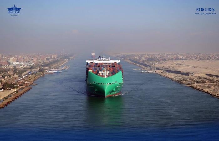 إيرادات
      قناة
      السويس
      ترتفع
      بأكثر
      من
      18
      %
      بعد
      هدوء
      توترات
      البحر
      الأحمر