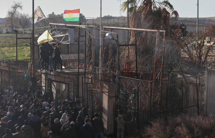 تمسك
      لبناني
      بالـ«ميكانيزم»
      وتفعيلها
      بغياب
      البديل