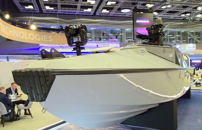 قطر تعرض تعرض لأول مرة مسيرة بحرية في معرض ديمدكس 2026