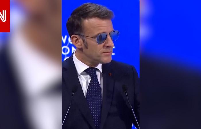 متابعة: ظهور لافت لماكرون بنظارات شمسية خلال مشاركته في دافوس.. ما سبب ارتدائها؟