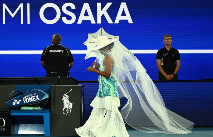 بيكر:
      إطلالة
      نعومي
      أوساكا
      متناقضة