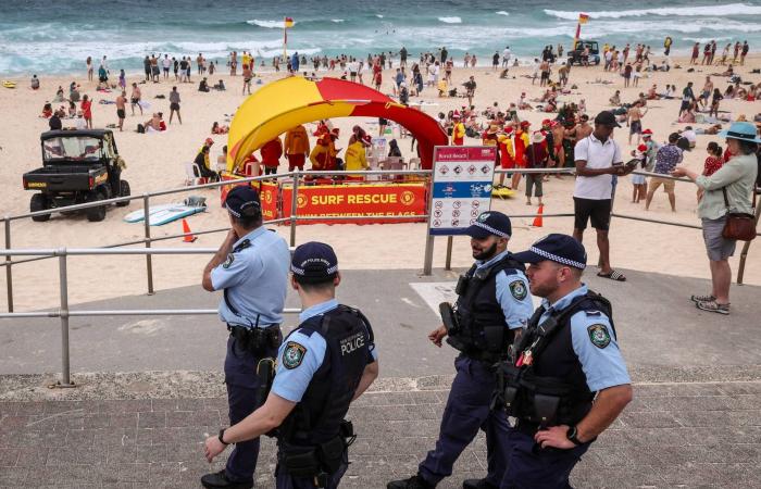 بعد
      شهر
      على
      هجوم
      بونداي:
      أستراليا
      تقرّ
      قوانين
      لمكافحة
      الكراهية
      وتنظيم
      الأسلحة