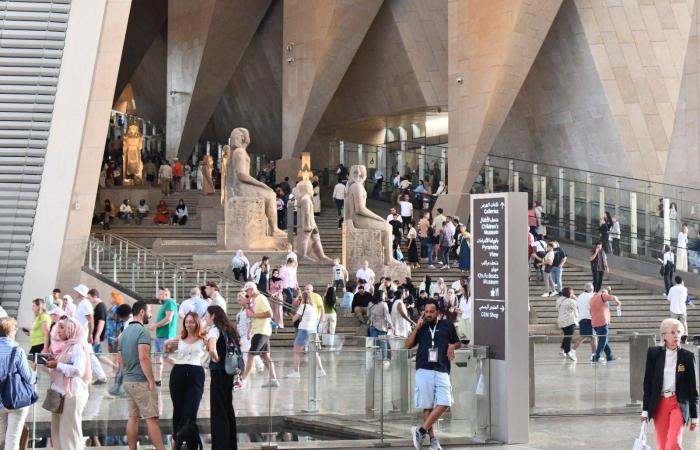 مصر
      تسعى
      إلى
      زيادة
      حصتها
      السياحية
      من
      السوق
      الصينية
      «الضخمة»