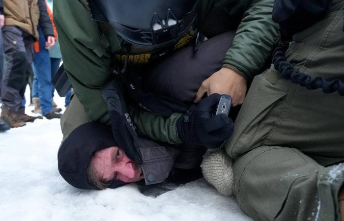 ترمب
      يستبعد
      استخدام
      القوة
      للاستحواذ
      على
      غرينلاند