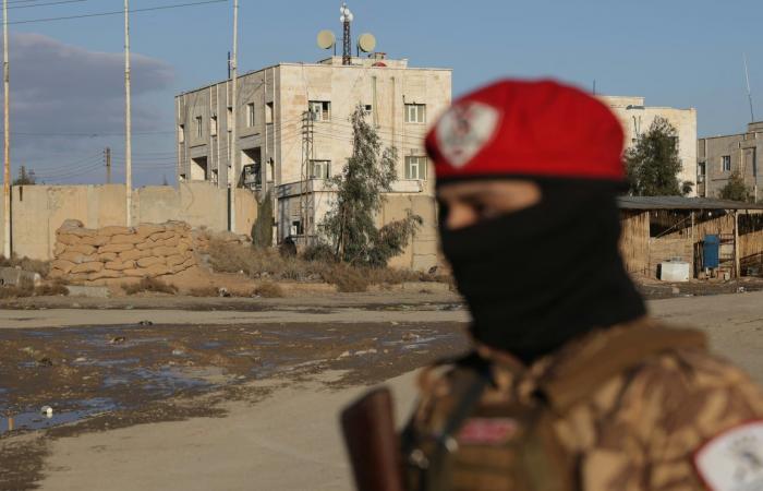 لماذا عاد مصير سجناء "داعش" في سوريا إلى دائرة الضوء؟