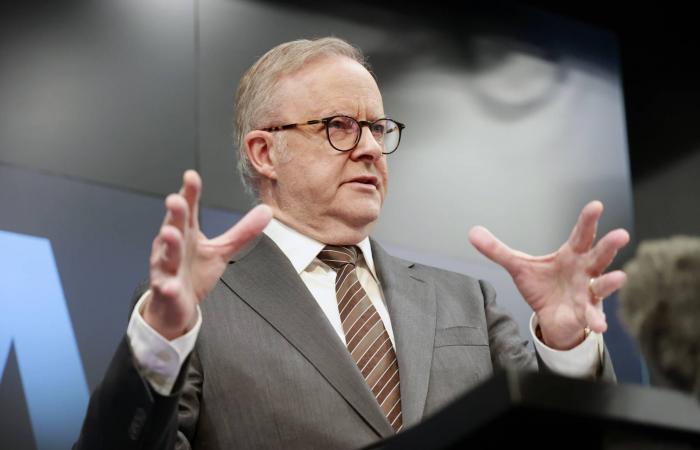 بعد
      شهر
      على
      هجوم
      بونداي:
      أستراليا
      تقرّ
      قوانين
      لمكافحة
      الكراهية
      وتنظيم
      الأسلحة