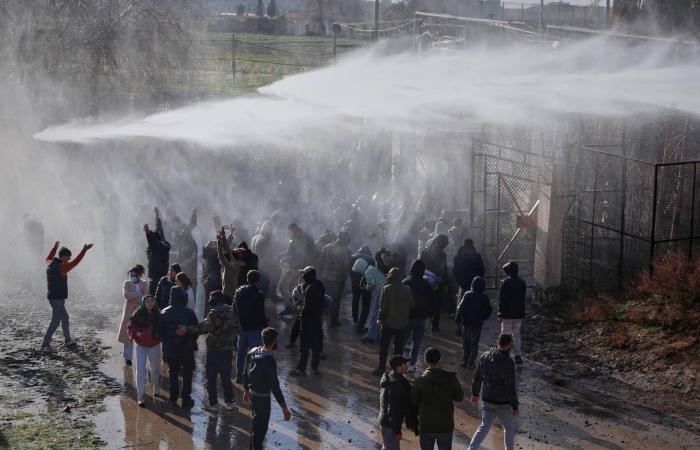 الجيش
      الإسرائيلي
      يصدر
      تحذيراً
      للإخلاء
      في
      3
      قرى
      بجنوب
      لبنان