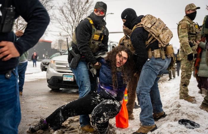 تقرير:
      الجيش
      الأميركي
      يستعد
      لاحتمال
      الانتشار
      في
      مينيابوليس