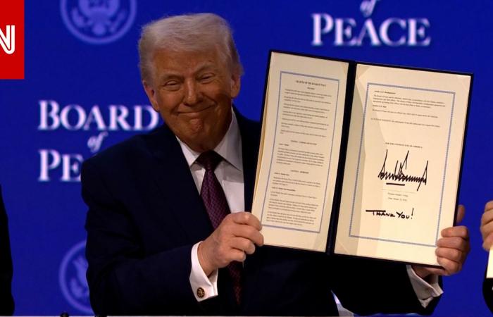 متابعة: لحظة توقيع ترامب ميثاق "مجلس السلام" في دافوس