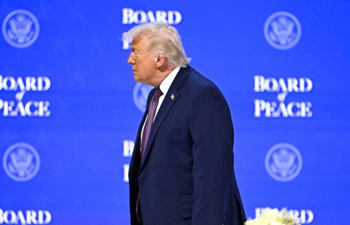ماذا قال ترامب عن موقفه بشأن "رئاسة مجلس السلام مدى الحياة"؟