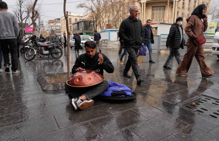 إسرائيل
      تدرس
      بيع
      حصص
      بشركات
      أسلحة
      كبرى
      لتعويض
      تكاليف
      الحرب