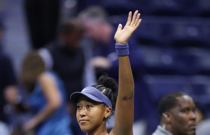 نعومي أوساكا تحوّل ملعب بطولة أستراليا المفتوحة إلى منصة أزياء